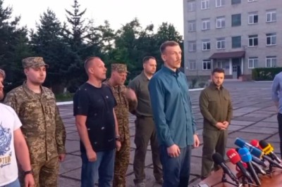 Azov Komutanları Ukrayna'ya Ulaştı ve Karşılanmaları Sevgiyle Karşılandı, Rusya Tepki Gösterdi