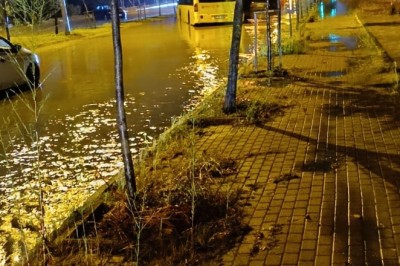 İstanbul'da Kuvvetli Sağanak Yağış Felakete Yol Açtı: Arnavutköy ve Başakşehir Sular Altında Kaldı!
