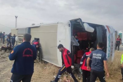 Amasya'da Yolcu Otobüsü Kazası: Şoför Direksiyon Hakimiyetini Kaybetti, Birçok Can Kaybı ve Yaralılar