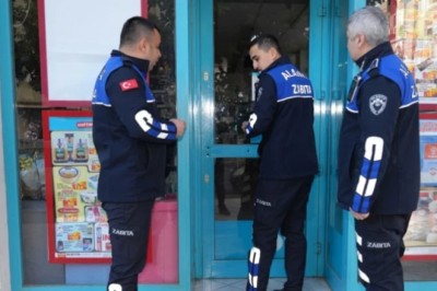 Alanya'da İki Zincir Market Şubesi Tarihi Geçmiş Ürün Satmaktan Mühürlendi