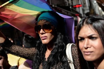 İstanbul'da Yasaklara Rağmen LGBTİ+ Onur Yürüyüşü Gerçekleştirildi